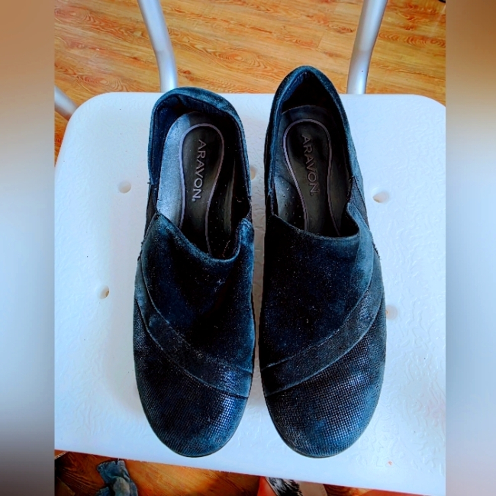 Aravon Women's Elegant Black Loafers